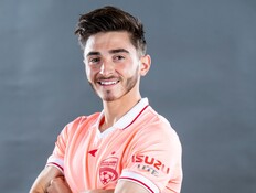 ג'וש קבאלו השחקן הגיי הראשון בכדורגל העולמי