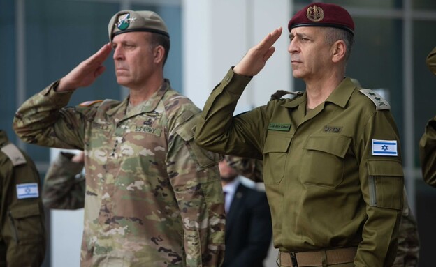 הגנרל קורילה והרמטכ"ל כוכבי בישראל (צילום: דובר צה"ל)