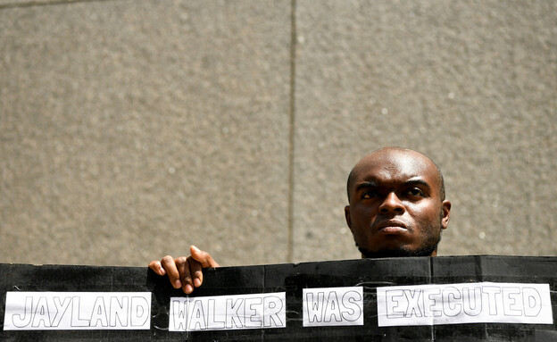 הפגנה נגד הירי בצעיר השחור באקרון, ארה"ב (צילום: Reuters)