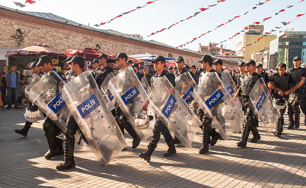 משטרה טורקיה (צילום: Svetlana Eremina, Shutterstock)