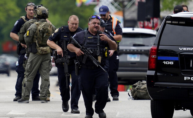 אירוע ירי בהיילנד פארק, אילינוי (צילום: AP)
