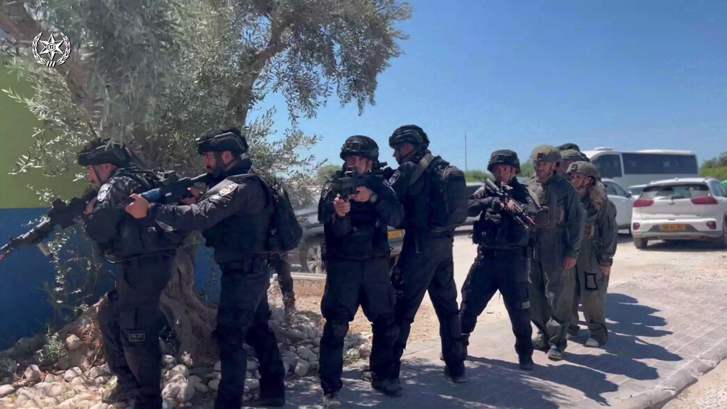 תרגיל משטרתי המדמה פשיטה על חוות קנאביס (צילום: דוברות משטרת ישראל)