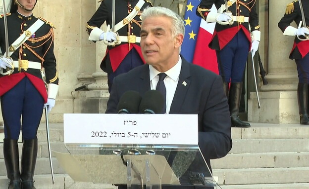 Yair Lapid in a joint statement with Emanuel Macron (Photo: reuters)
