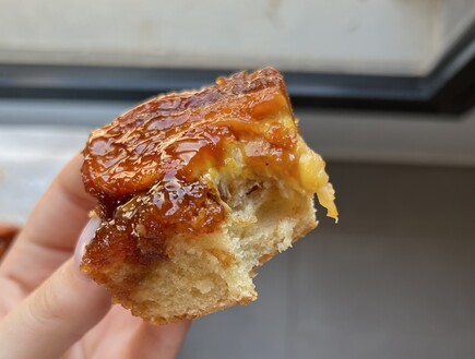  עוגת בננות הפוכה - פרוסה (צילום: עדי קלינגהופר, mako אוכל)