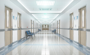 מסדרון בית חולים (צילום: sdecoret, shutterstock)