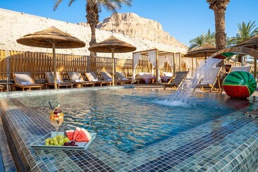 Vacation at the Oasis Spa Club Hotel on the Dead Sea