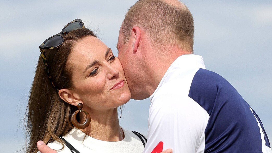 קייט בשמלה לבנה קייט בשמלה לבנה