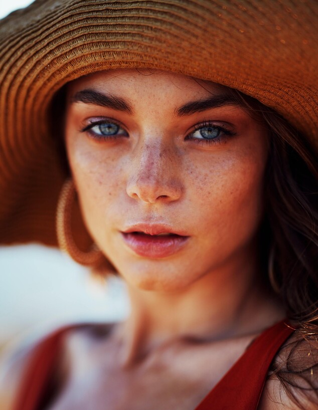 בחורה בשמש בחורה בשמש