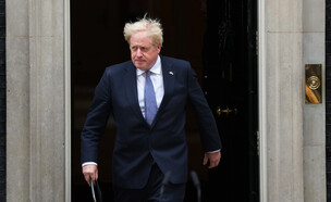 ראש ממשלת בריטניה המתפטר בוריס ג'ונסון (צילום: Carl Court/Getty Images)