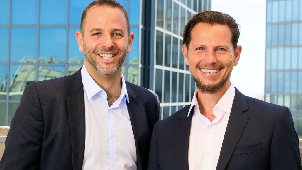 מימין :זוהר פוקס(CEO), אורי לדרמן (COO), אורורה לאבס