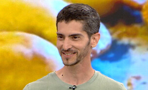 עומר שיש פותח את הלב (צילום: מתוך "פאולה וליאון",  קשת 12  )