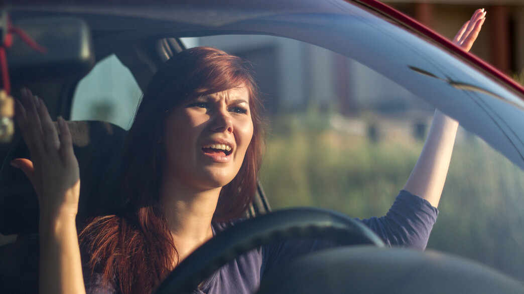 אישה מתוסכלת בפקק תנועה (אילוסטרציה: Shutterstock)