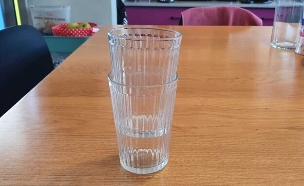 איך מפרידים בין כוסות שנתקעו? (צילום: צילום ביתי, mako אוכל)