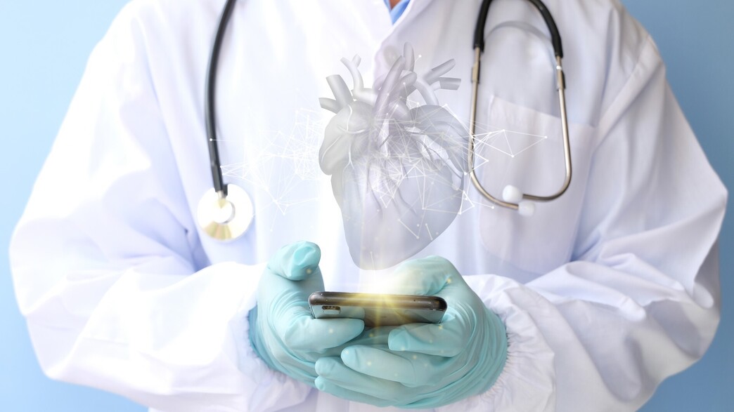 רופא מחזיק סמארטפון רופא מחזיק סמארטפון