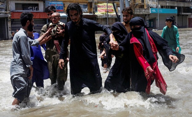 עשרות הרוגים בשטפונות בפקיסטן (צילום: reuters)