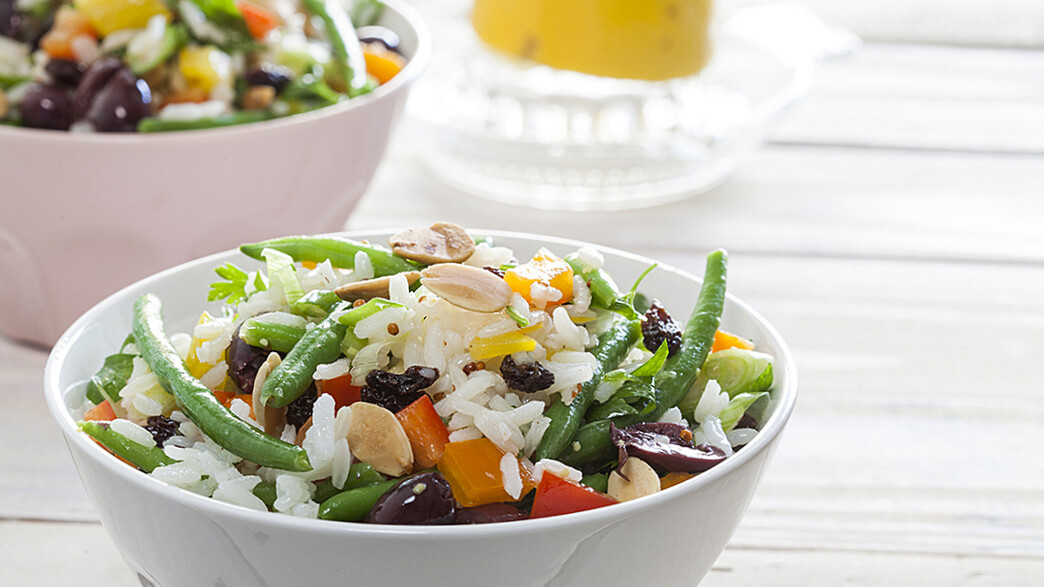 סלט אורז מלא בכל טוב