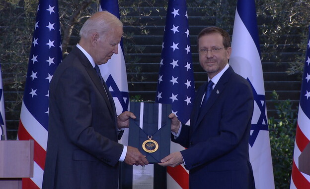 ביקור ביידן: הענקת עיטור הנשיא (צילום: לע