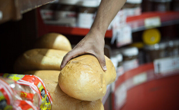 לחם לבן בפיקוח (צילום: נועם מוסקוביץ, פלאש 90)
