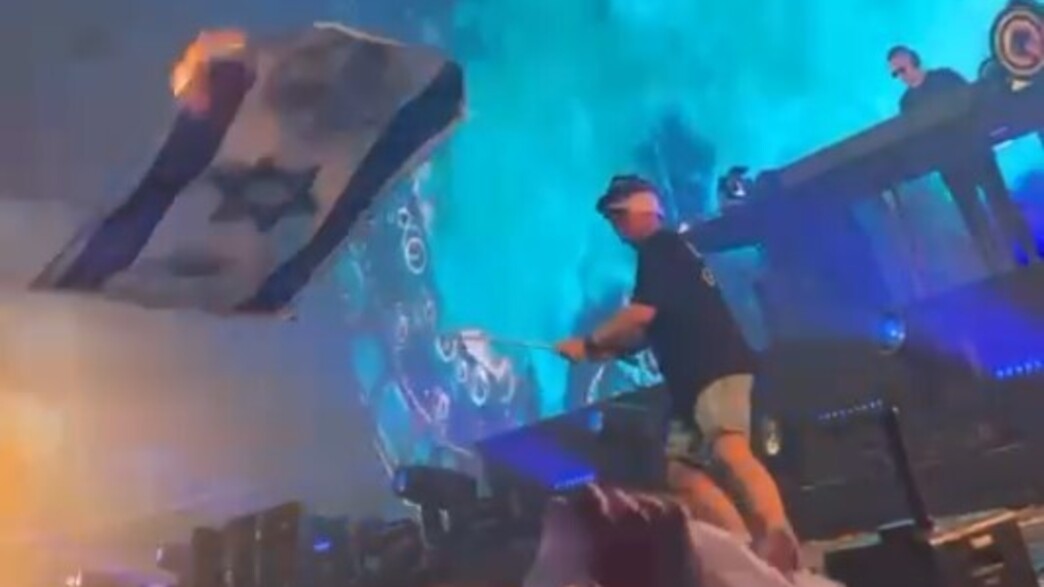 Da Tweekaz עם דגל ישראל Da Tweekaz עם דגל ישראל