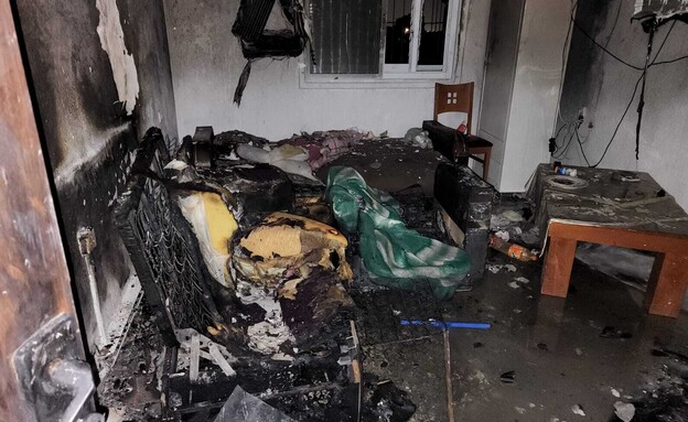 שרפה בדירה בבאר יעקב (צילום: דוברות כבאות והצלה)
