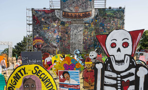 העבודה "צדק לעם" של קבוצת האמנים "טארינג פאדי"  (צילום: Getty Images)