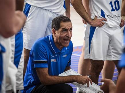 אורן אהרוני. רוצה עוד ניצחון (FIBA) (צילום: ספורט 5)