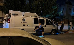 חוקרי מז"פ בזירת הרצח בנתניה