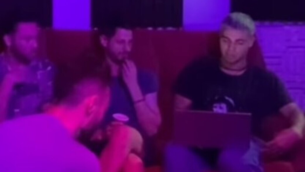 מרגי חושף את האמת על סגול בהיר מרגי חושף את האמת על סגול בהיר