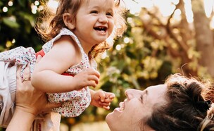 דנה וקנין גנאל ובתה עמליה (צילום: זוהר לוק)