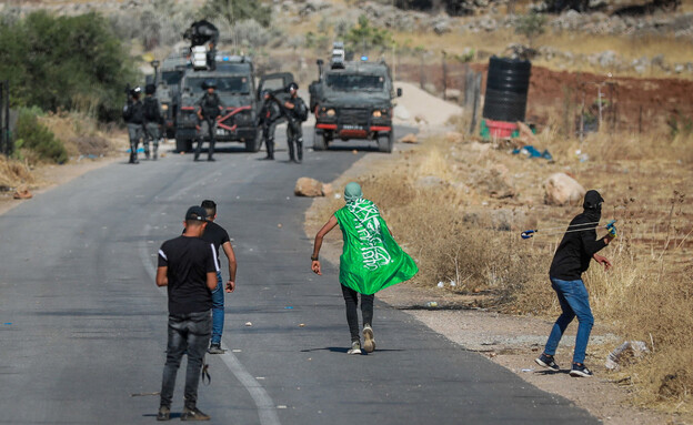 עימותים בין חיילי צה"ל לפלסטינים ליד רמאללה (צילום: פלאש 90)