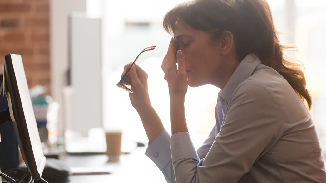 עובדת במשבר 