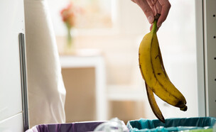 אל תזרקו את קליפות הבננה (צילום: Aleksandra Suzi, shutterstock)
