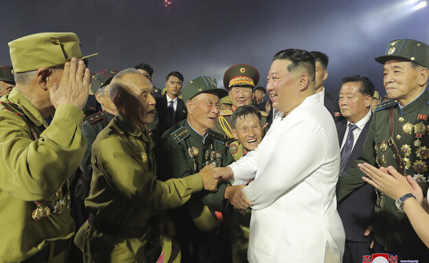 קים ג'ונג און ביום השנה ה-69 לסיום מלחמת קוריאה (צילום: AP)