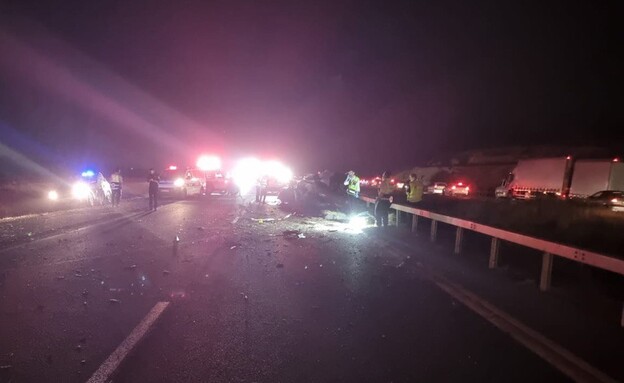 התאונה הקטלנית בכביש 6  (צילום: דוברות המשטרה)