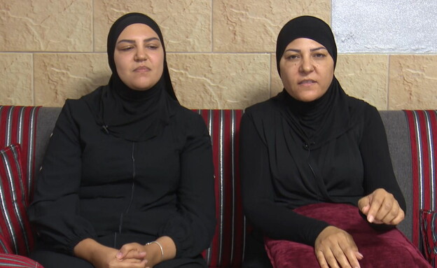 אמינה והודא אבי סיאם, אימה ואחותה של רבאב שנרצחה ב (צילום: החדשות 12, החדשות12)
