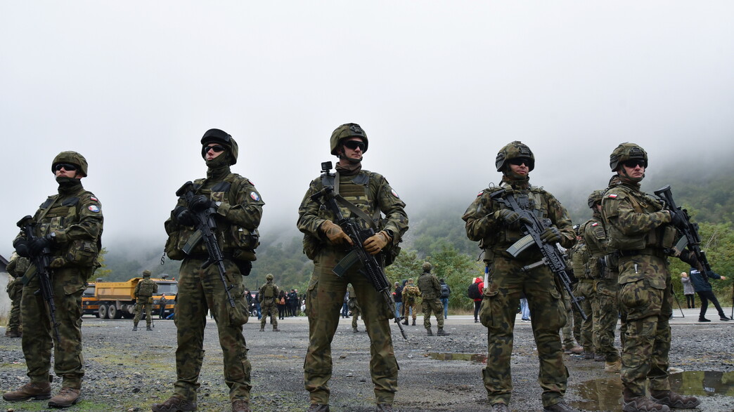 חיילי נאט"ו בגבול סרביה-קוסובו