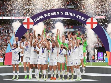 טירוף בוומבלי. נבחרת הנשים של אנגליה אלופת אירופה (getty) (צילום: ספורט 5)