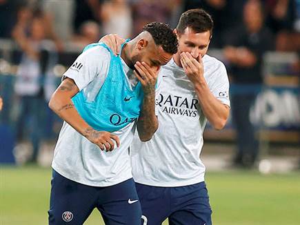 מסי וניימאר המתיקו סוד, אולי ידעו על ההצגה שיספקו לקהל (צילום: אלן שיבר)