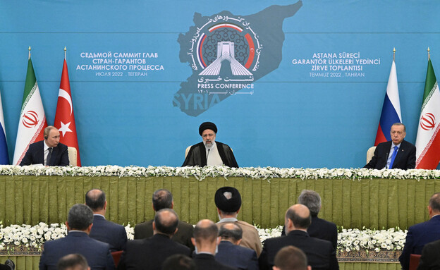פסגת המנהיגים בטהראן: פוטין, ראיסי וארדואן (צילום: reuters)