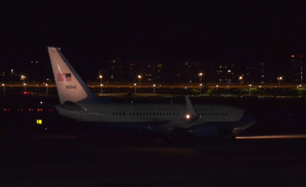 המטוס של ננסי פלוסי נוחת בטייוואן (צילום: AP)
