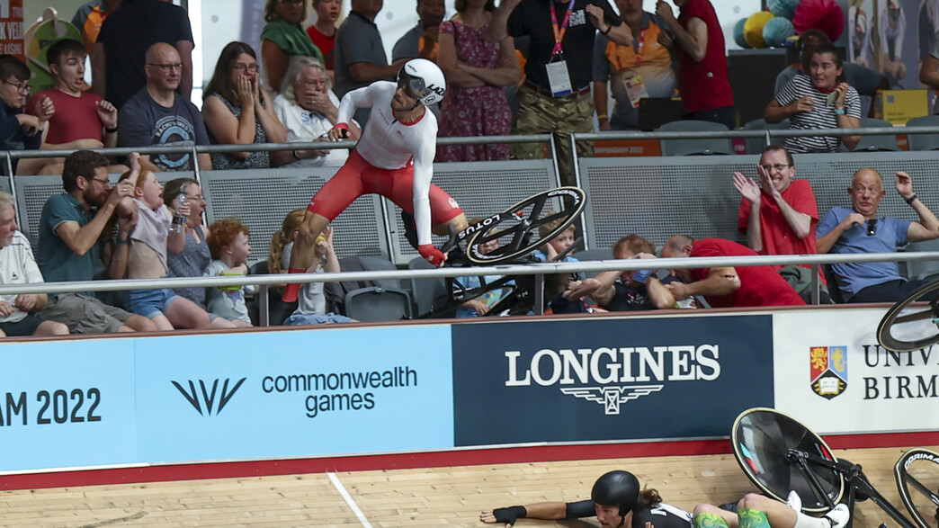 תאונה במהלך מירוץ אופניים תאונה במהלך מירוץ אופניים