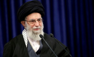 המנהיג העליון באיראן, עלי ח'אמנאי. חוסר אמון גדול (צילום: reuters)