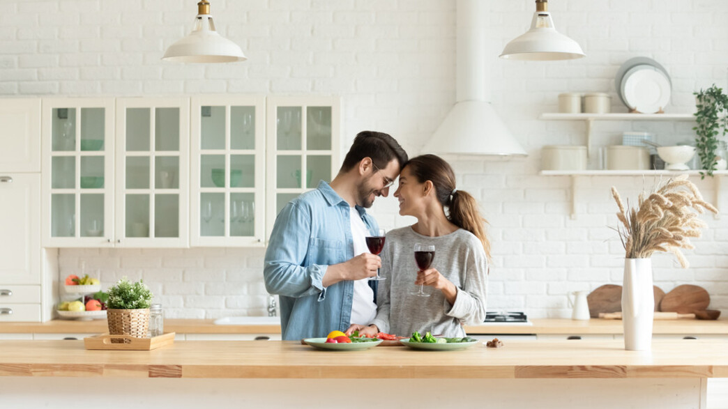 כוסית יין בדייט כוסית יין בדייט