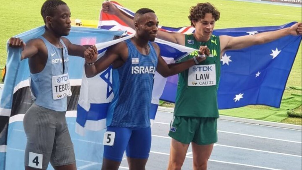 בלסינג אפריפה לאחר הריצה שהביאה לו את מדליית הזהב בלסינג אפריפה לאחר הריצה שהביאה לו את מדליית הזהב