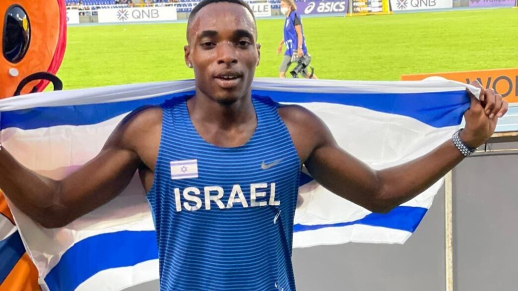 בלסינג אפריפה לאחר הריצה שהביאה לו את מדליית הזהב בלסינג אפריפה לאחר הריצה שהביאה לו את מדליית הזהב