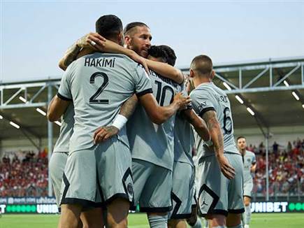 חגיגה קבוצתית (GETTY, JEAN-PHILIPPE)