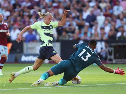 השוער המחליף הוביל לראשון. אראולה והולאנד (GETTY)