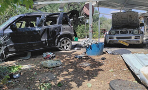 מכונית שנפגעה מרקטה במבצע "עלות השחר" (צילום: באדיבות המשפחה)