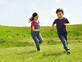 ילדים משחקים בחוץ (צילום: shutterstock)