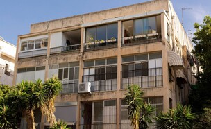 בניין דירות, תל אביב (צילום: Olga Mazo, shutterstock)